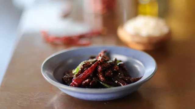 Brzo mongolsko juneće jelo iz voka