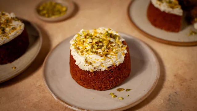 Torta od amalfijskog limuna, maslinovog ulja, pistaća i jogurta