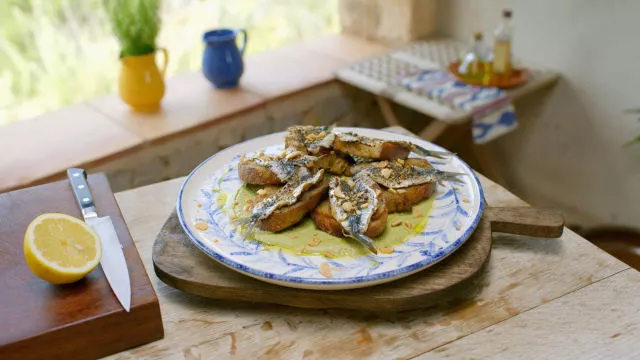 Sardine na tostu sa sosom od zelenih maslina