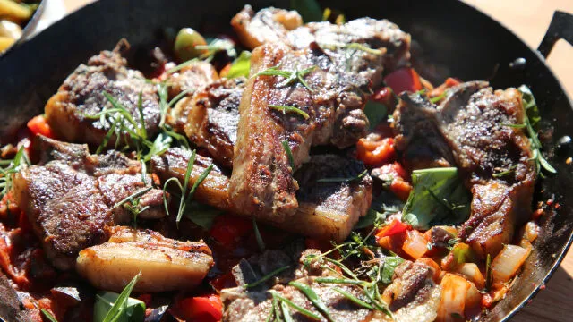 Jagnjeći kotleti s mediteranskom čorbom