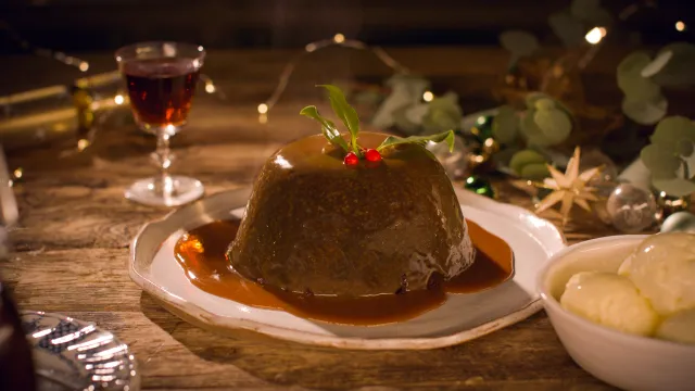 Božićni puding s lepljivom karamelom