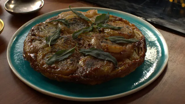 Tart tatin od komorača i luka