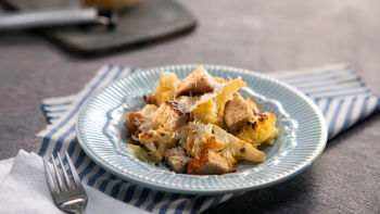 Cezarjeva solata s cvetačo