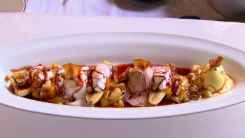 Banana split z Jaffna sirupom iz kuhanega vina