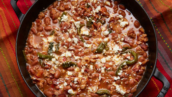 Fižol s klobaso chorizo in slanino