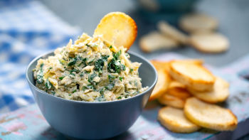 Pomaka s sirom in artičoko