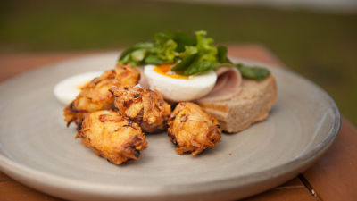 Polpetki z lokalno gomoljno zelenjavo in jajci