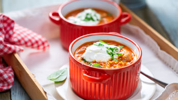 Juha s klobaso in jajčnim rižkom