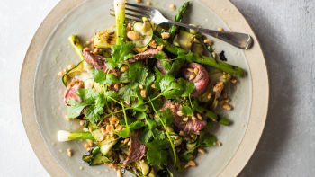 Zrezek s pečeno zelenjavo in prelivom iz agrumov