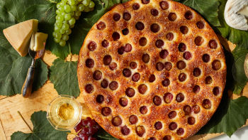 Fokača z grozdjem in rožmarinom