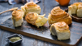 Kruhki z maslom in samardalo