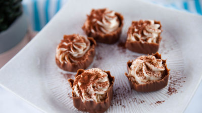 Čokoladne kocke s sladko smetano