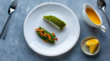 Zeliščna trska, stročji fižol in holandska omaka