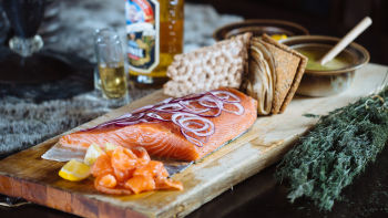 Losos s koprom in gorčično omako