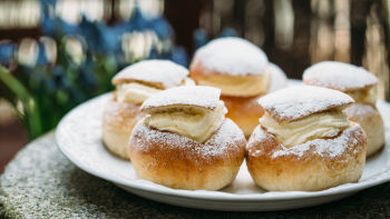 Semlor – švedske polnjene kardamomove štručke