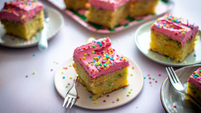 Popolna rojstnodnevna torta z mrvicami