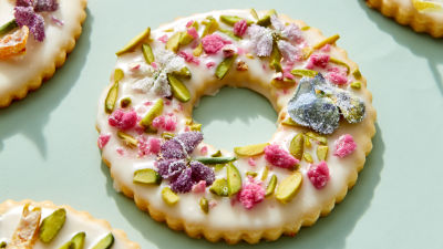 Okrašeni piškoti z luknjo