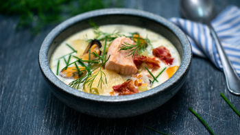 Juha chowder z lososom in slanino