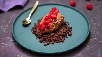 Čokoladna pena z malinami