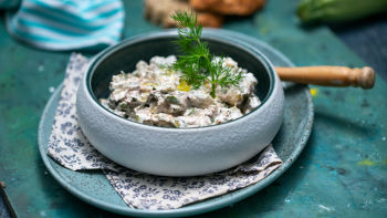 Qatiq iz buck in orehov