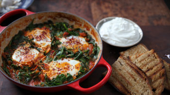 Dimljena špinačna šakšuka