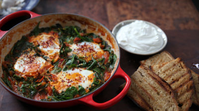 Dimljena špinačna šakšuka