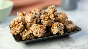 Španski vetrci s čokolado in pekani