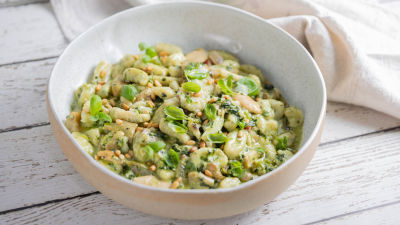 Njoki iz bazilike in rikote z rakovico & guancialejem