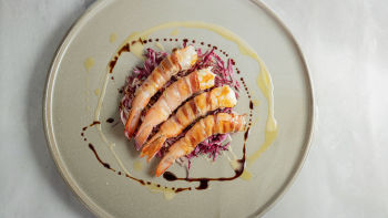 Pečene kozice s panceto in omako sambuca