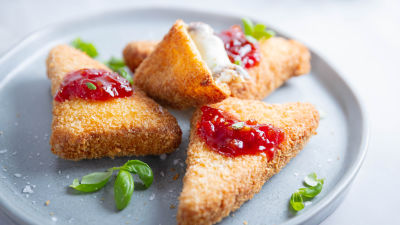 Sendviči z mocarelo in parmskim pršutom