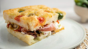 Brezglutenska fokača z olivami