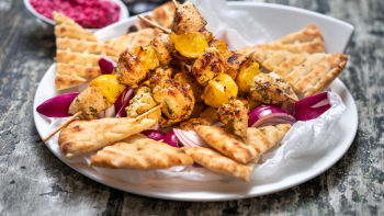 Piščančji suvlaki z limono