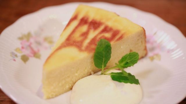 Kolač z jabolki in mandlji