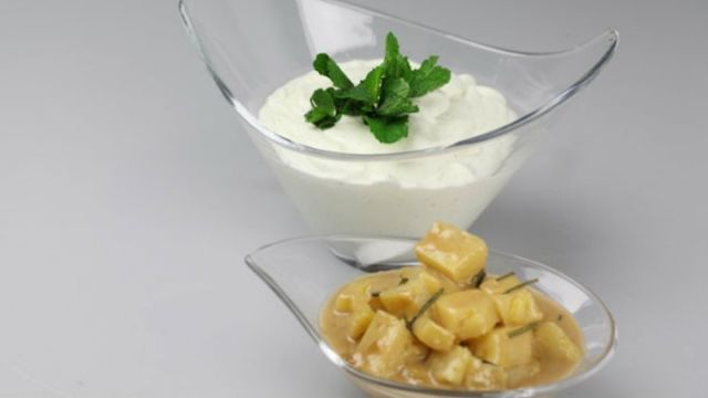 Mlečna krema s karameliziranim ananasom