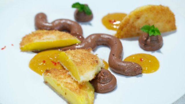 Panirani mango s čokoladno peno