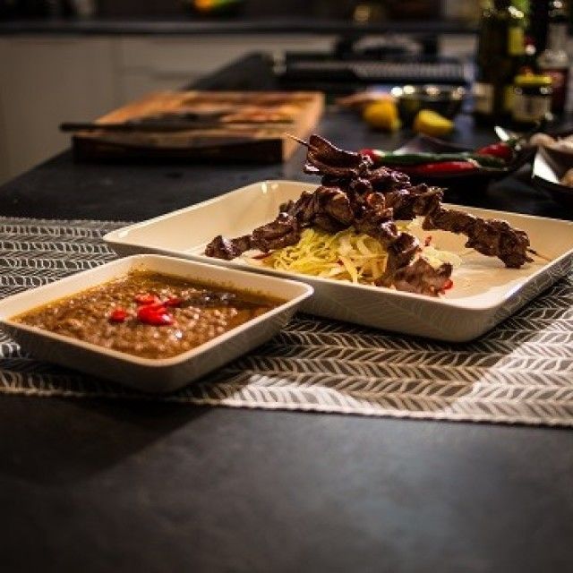 Ražnjiči in omaka satay