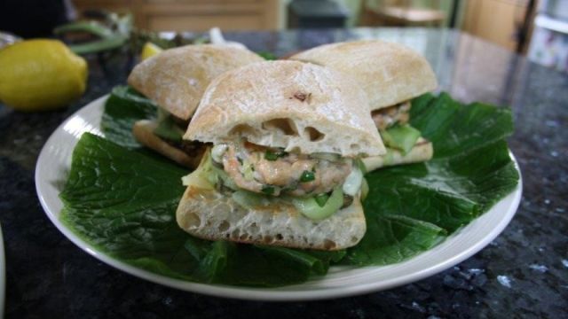 Burgerji s postrvjo in majoneza z vasabijem