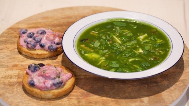 Juha iz tolščaka in prepečenec z namazom iz jagodičevja