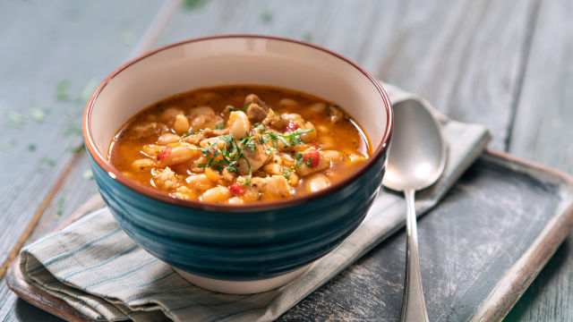 Juha s fižolom in potrebušino