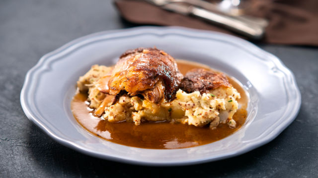 Svinjska krača z zmečkanim krompirjem