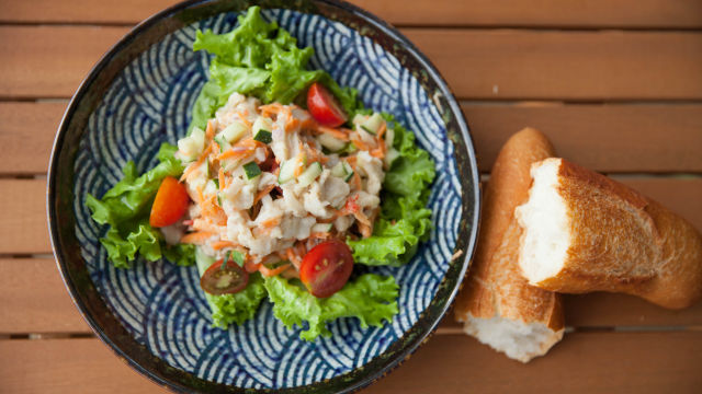 Novokaledonska solata s surovo ribo