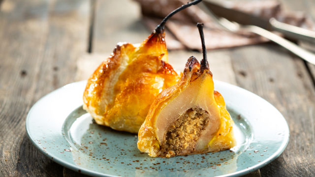 Hruške, nadevane z rokforjem v prhkem testu