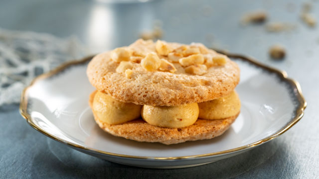 Hrustljav kolač z lešniki