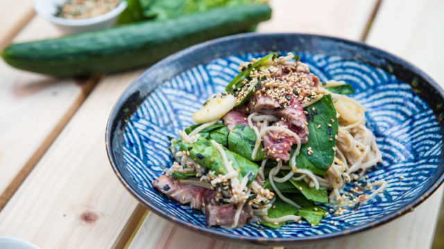 Solata z govedino in rezanci soba