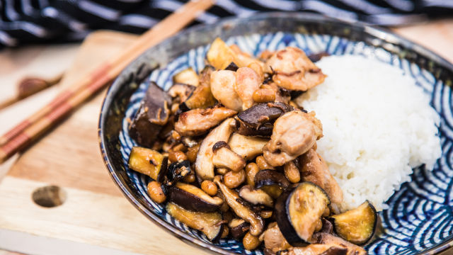 Pražene gobe in piščanec po japonsko