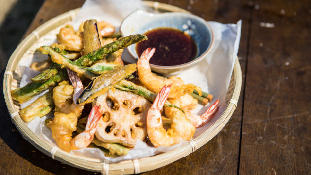 Tempura s kozicami in zelenjavo