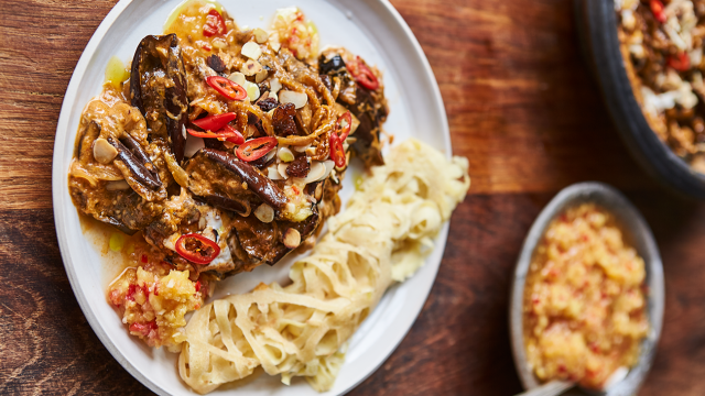 KUZI Z JAJČEVCI JOANNE LUMLEY