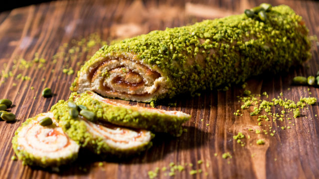 ROLADICE S PISTACIJAMI IN GRENIVKO (BREZ LAKTOZE)