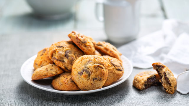 Čokoladni piškoti z datlji