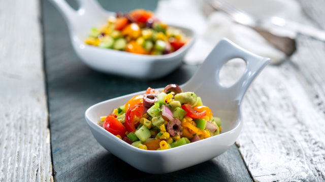 Solata s koruzo na žaru in avokadom